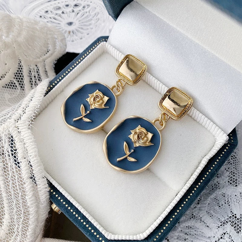 Blue rose earring