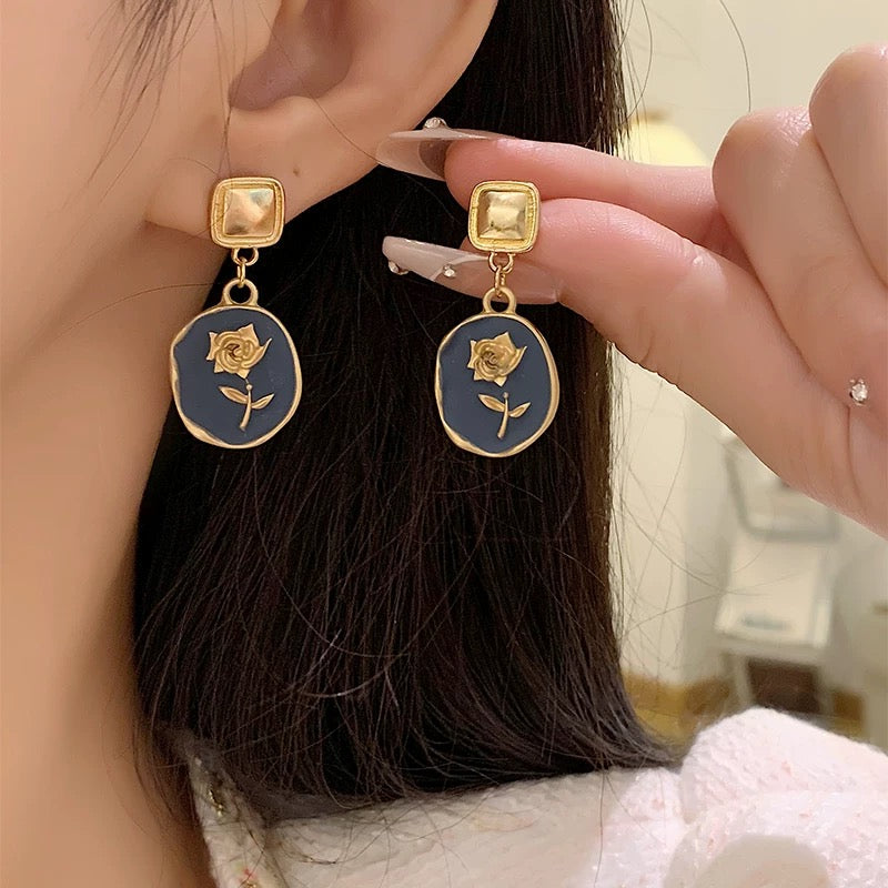 Blue rose earring