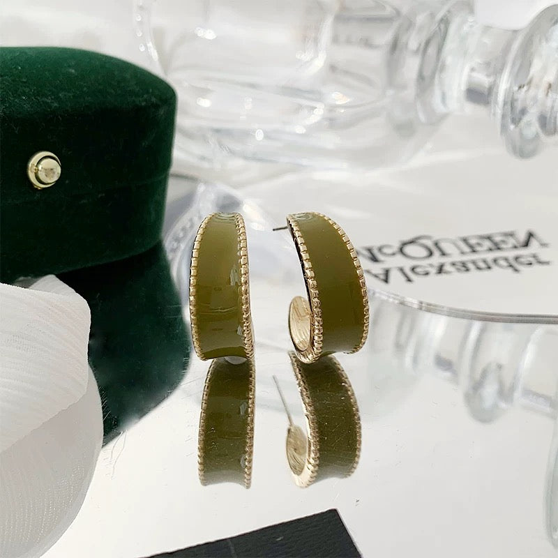 Green round earrings